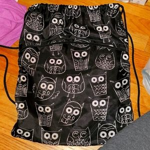 Thirty One Brand Cinch Sack Backpack Owl Hoot Black and White